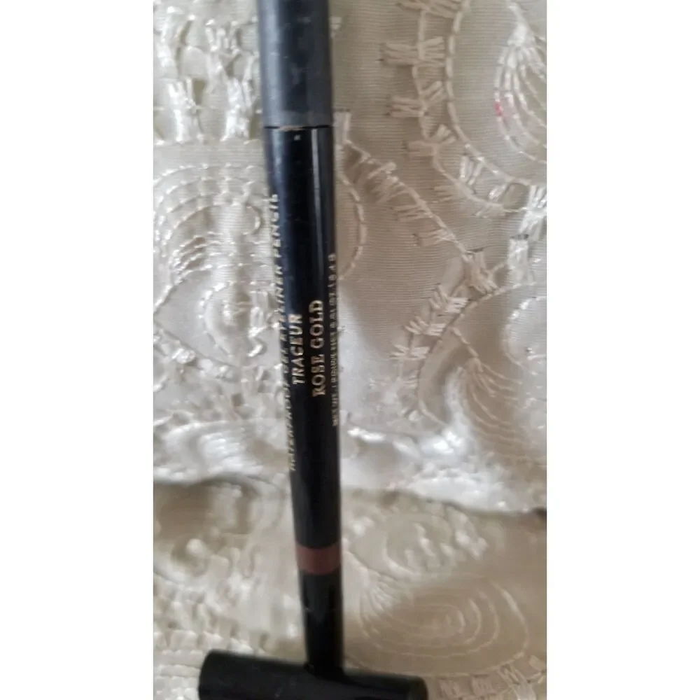 Laura Geller’s Rose Gold eyeliner